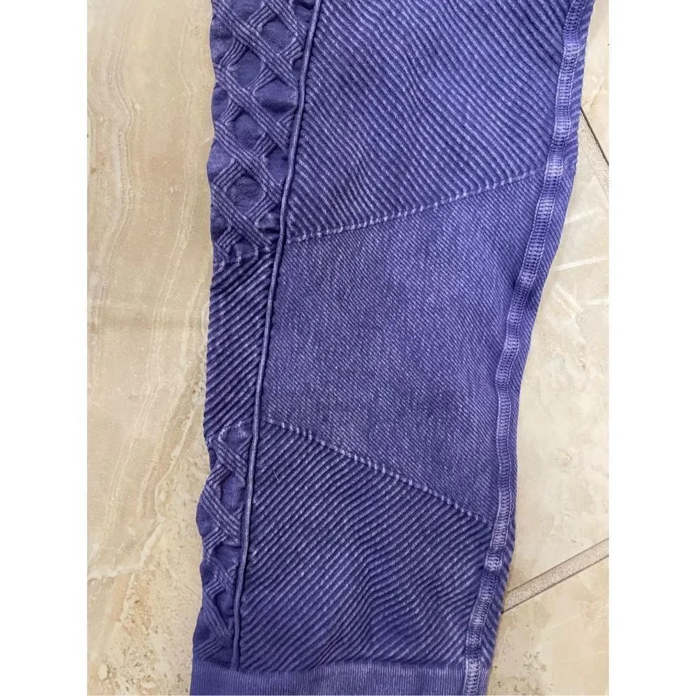 Free People Movement Mid Rise New Free People Cropped leggings size XS/S